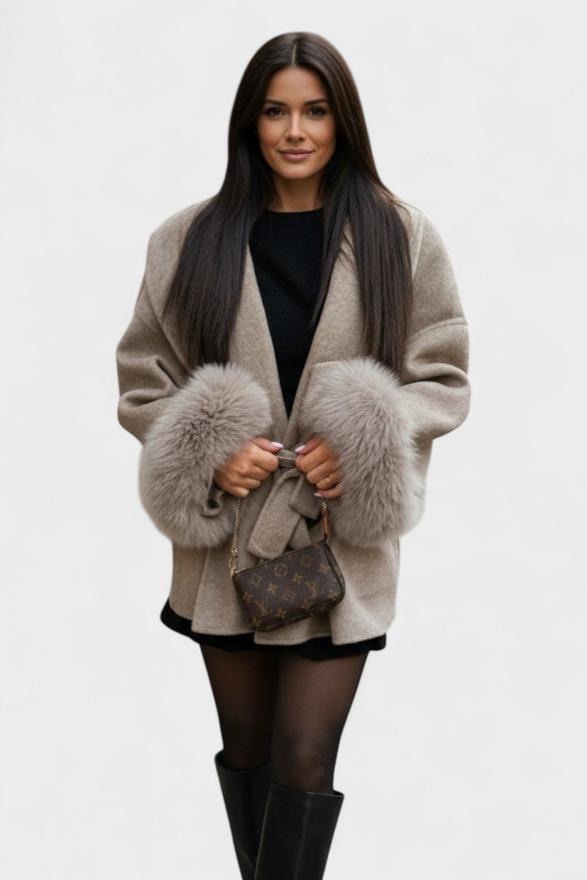 Dagmar™ | Elegant frakke med økopels
